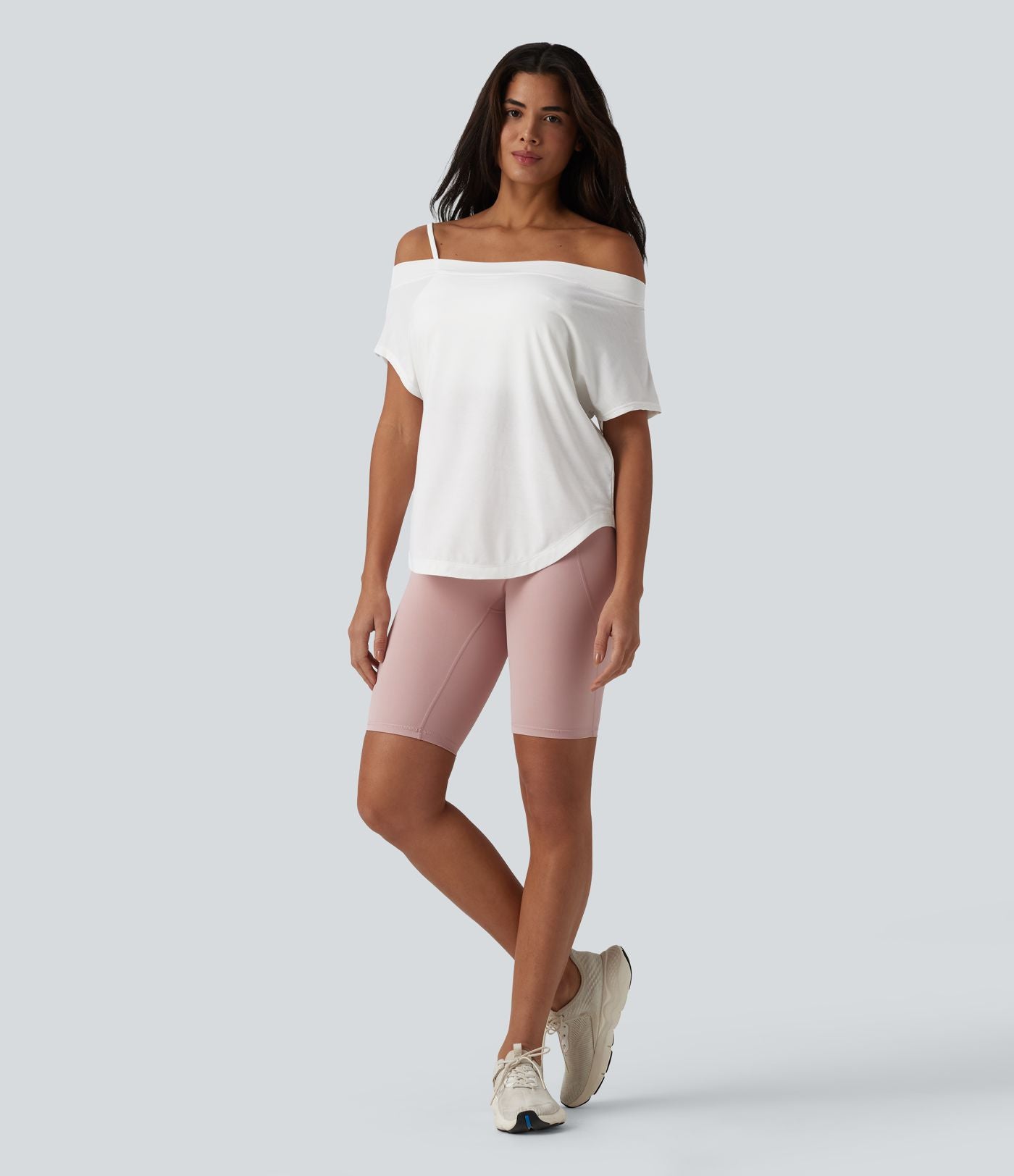 Top de yoga à une épaule, manches courtes, ourlet asymétrique et soutien-gorge intégré à séchage rapide
