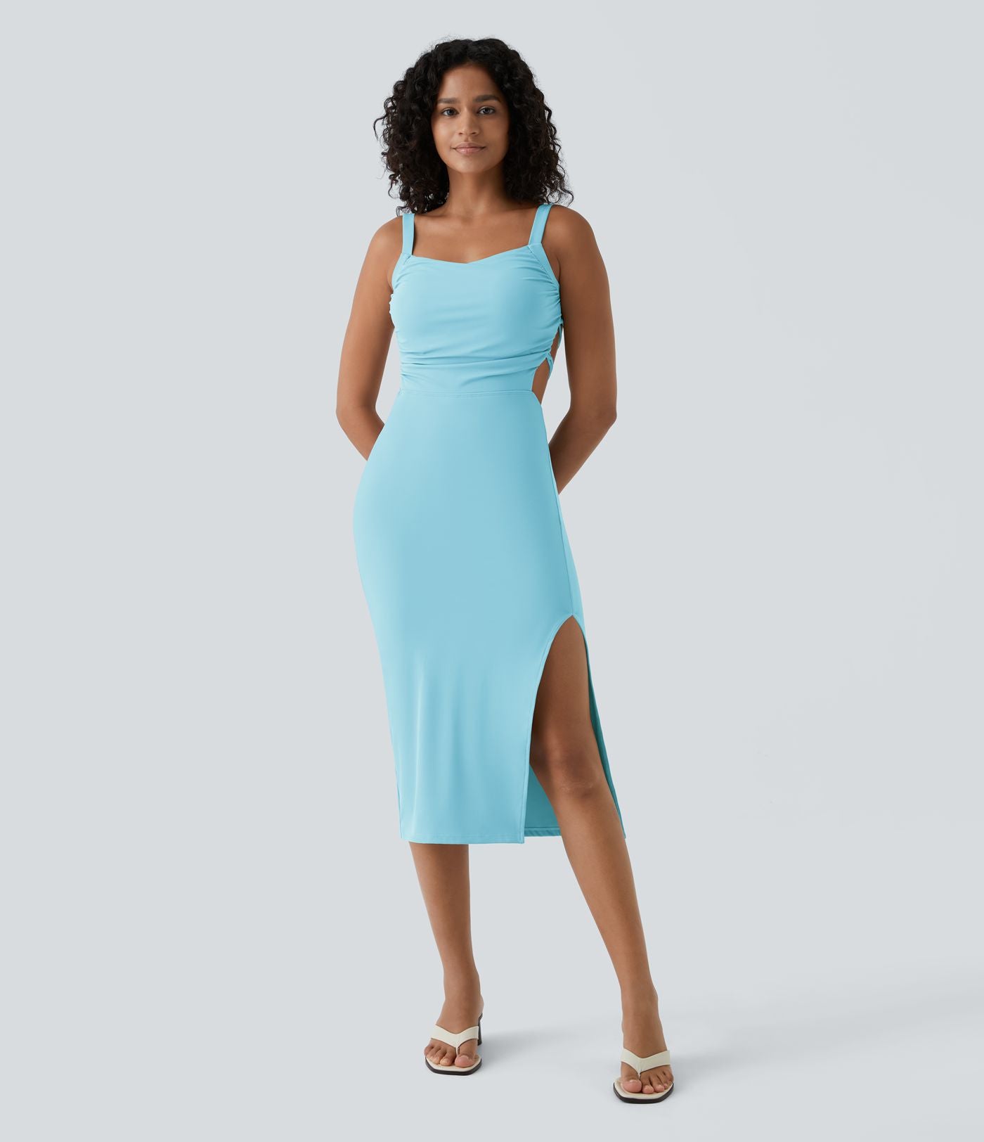 Robe midi laquée fendue, brassière intégrée, dos nu croisé