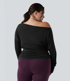 Haut de yoga grande taille asymétrique à manche longue, trou pour le pouce et fronces