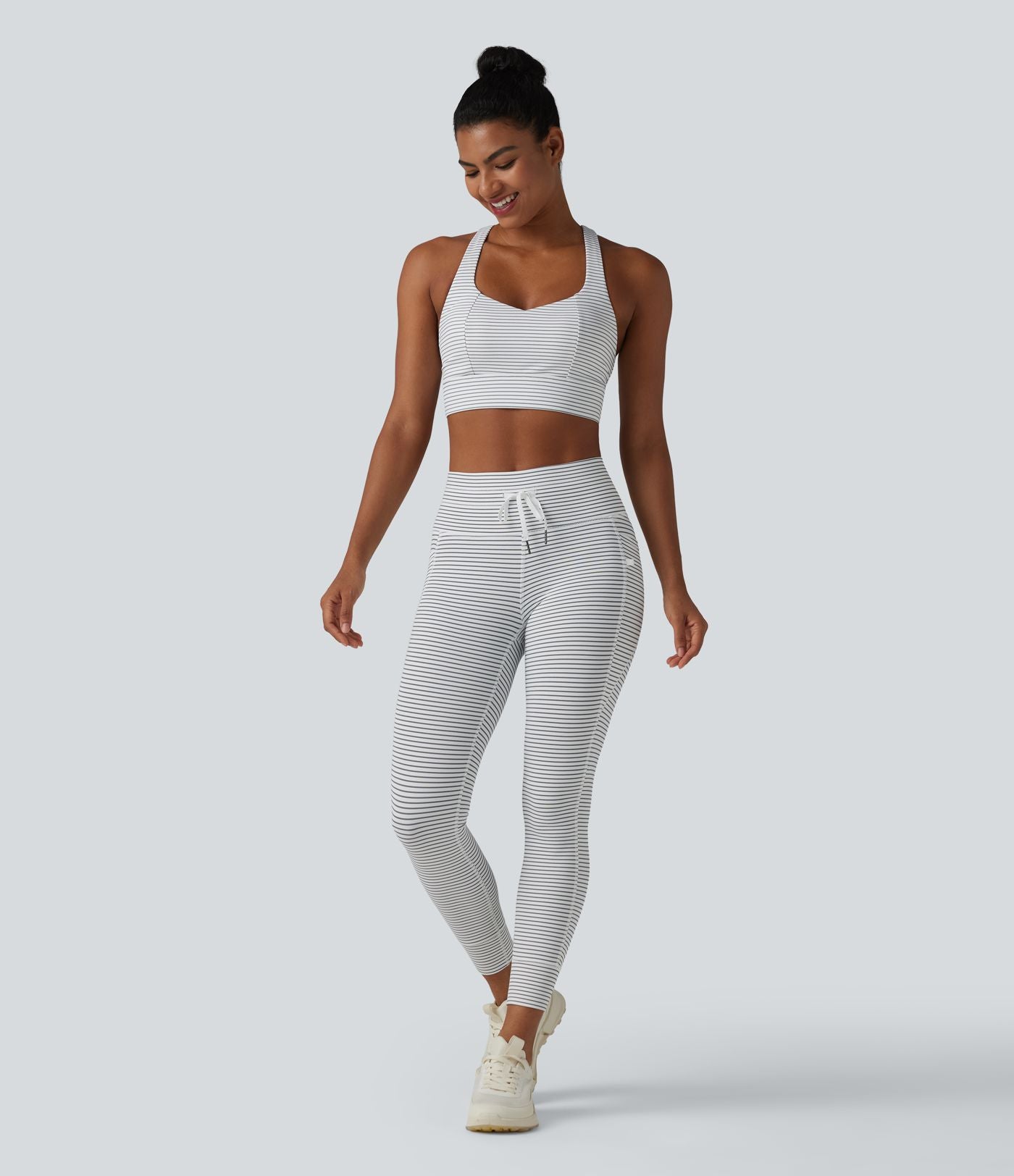 Brassière de sport yoga à rayures dos nageur croisé maintien léger avec soutien-gorge intégré