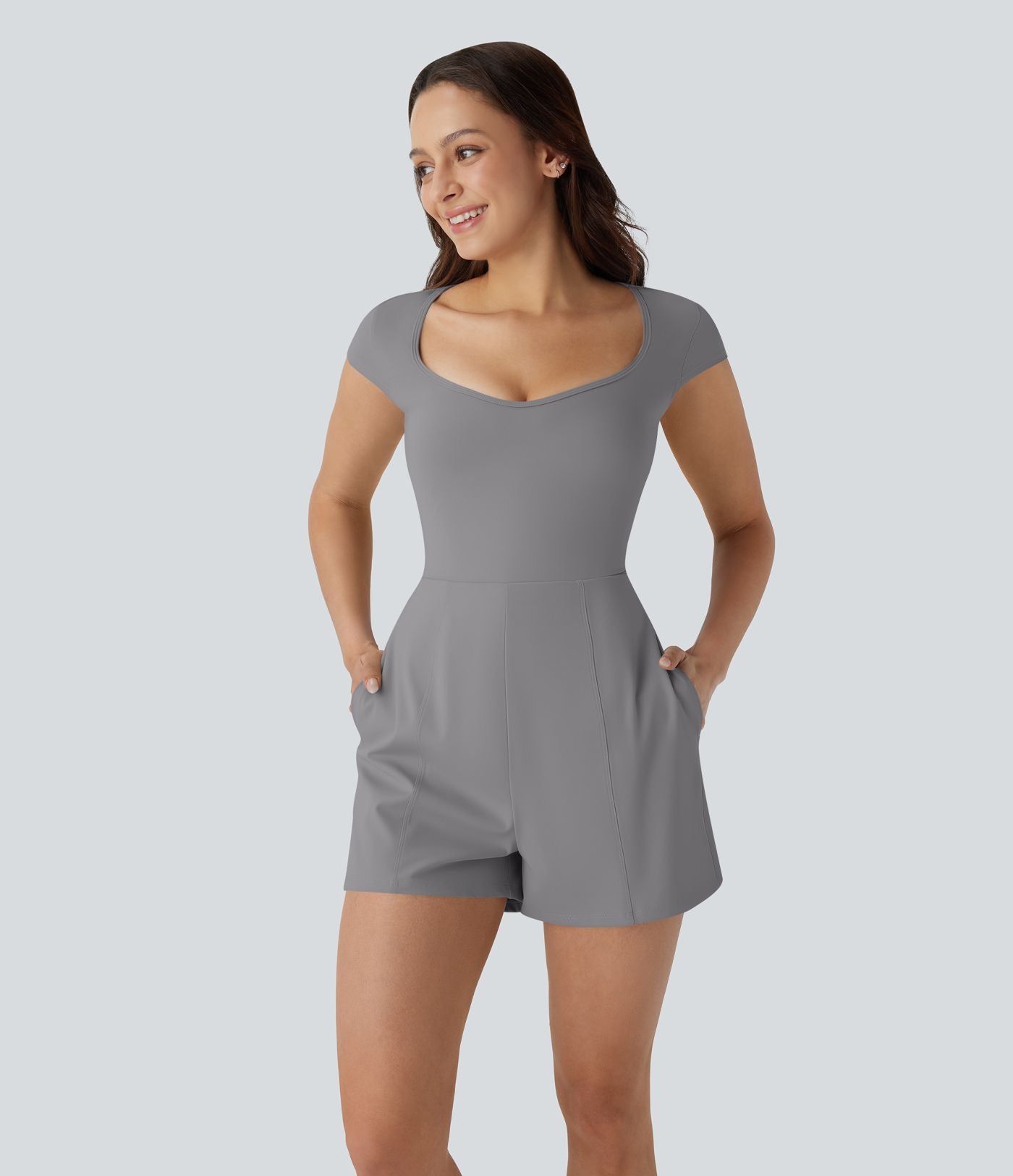Combinaison de yoga Softlyzero™ Airy avec col U, manches courtes et poches latérales - Édition Easy Peasy
