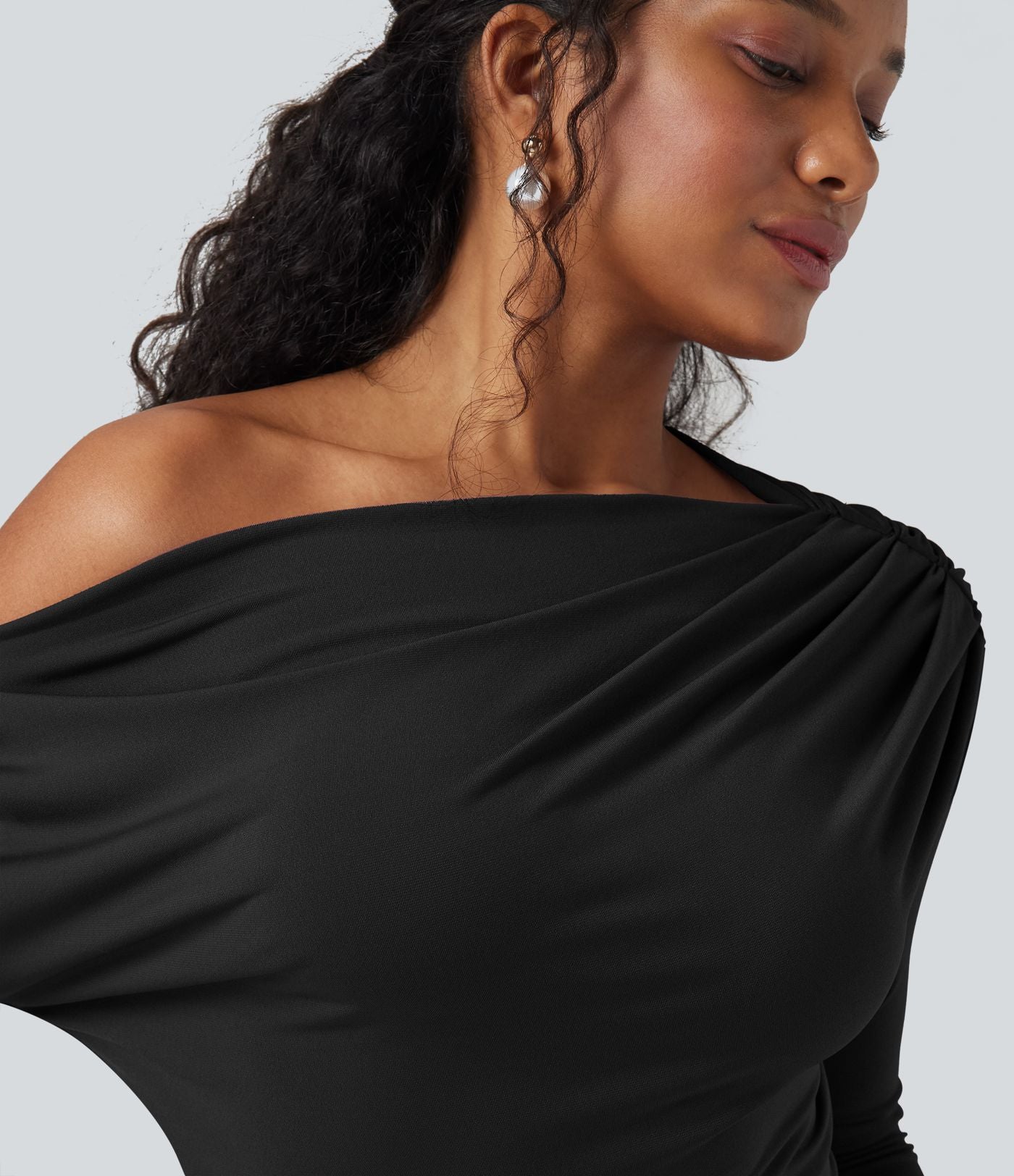 Robe sirène longue à manches longues, épaules dénudées