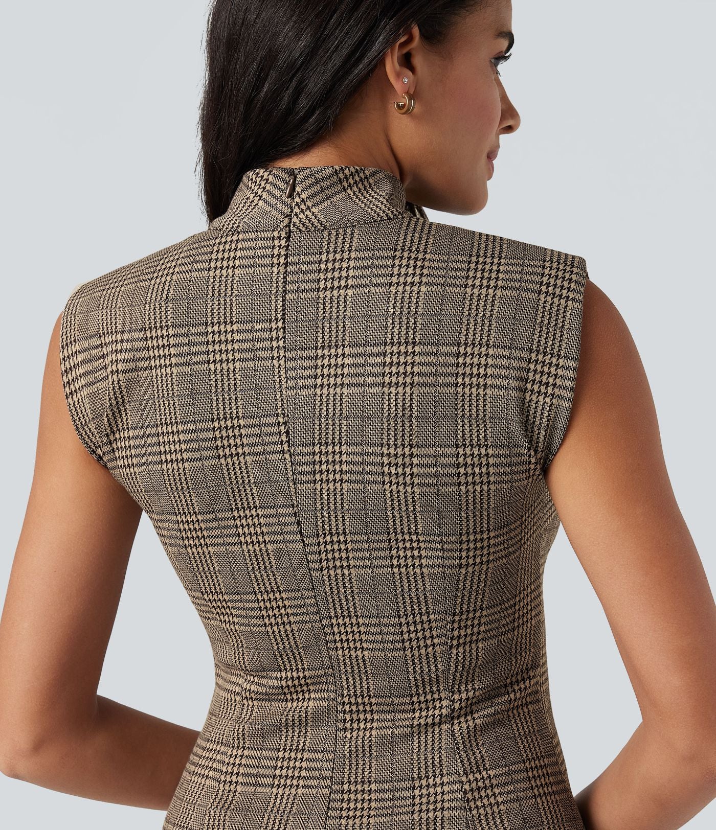 Robe de travail midi moulante sans manches col montant pied-de-poule à carreaux