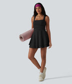 Robe-short de yoga SoftlyZero™ Airy effet frais InstantCool mini effet superposé à encolure carrée avec poches et accès facile Easy Peasy