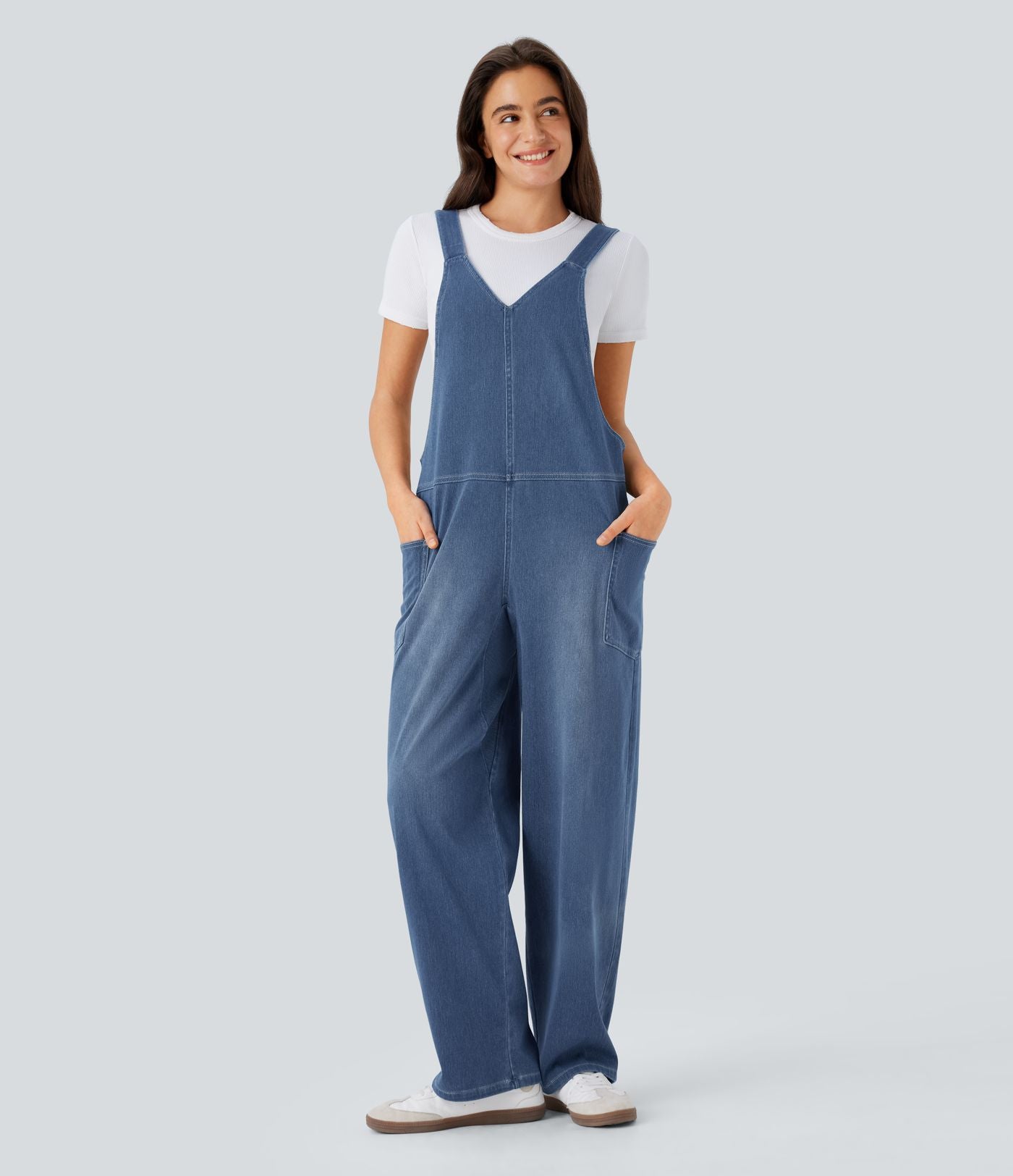 Salopette décontractée Halara Flex™ en denim extensible délavé, col V et poches latérales