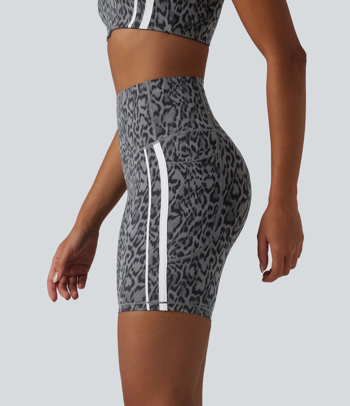 Short cycliste d'entraînement Halara UltraSculpt™ imprimé léopard taille haute ventre plat 17,5 cm color block à rayures avec poches