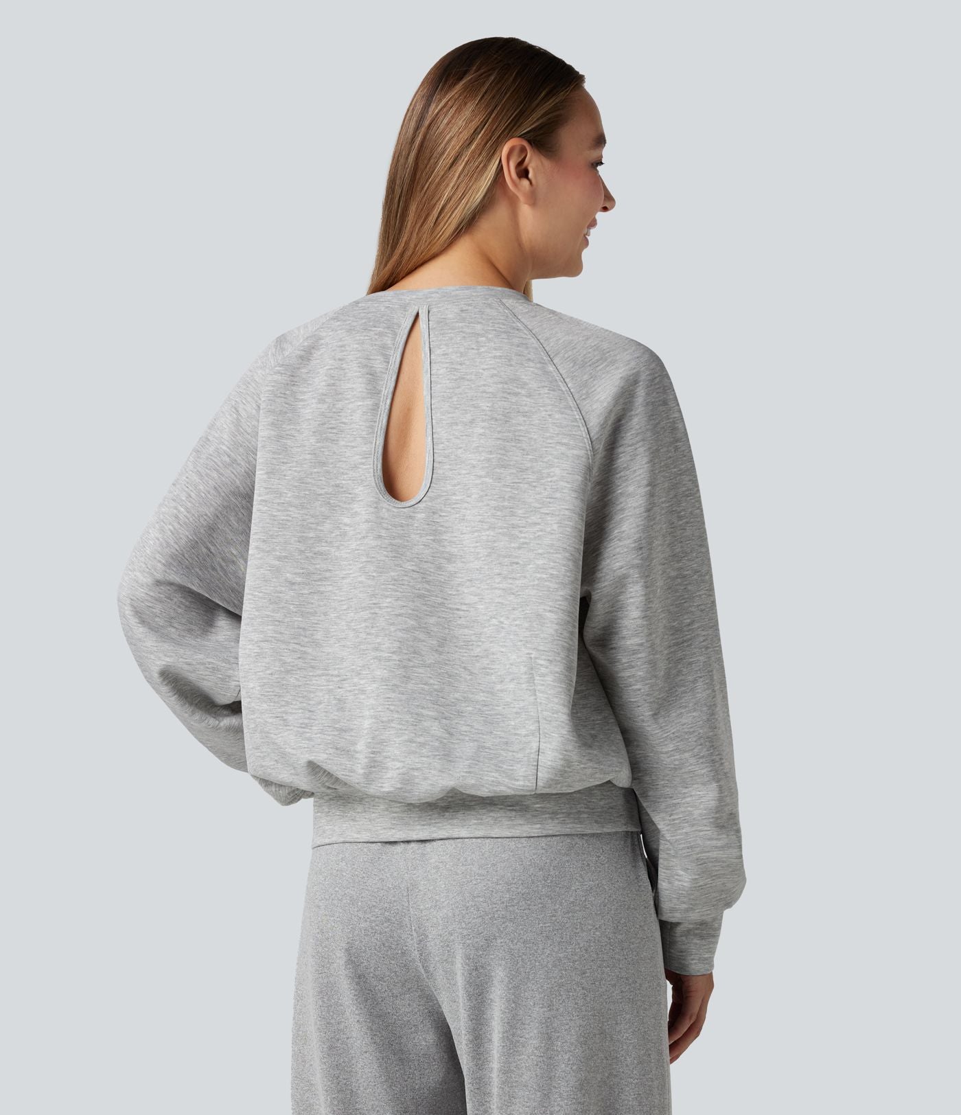 Sweat-shirt col rond manches longues à découpes avec poches