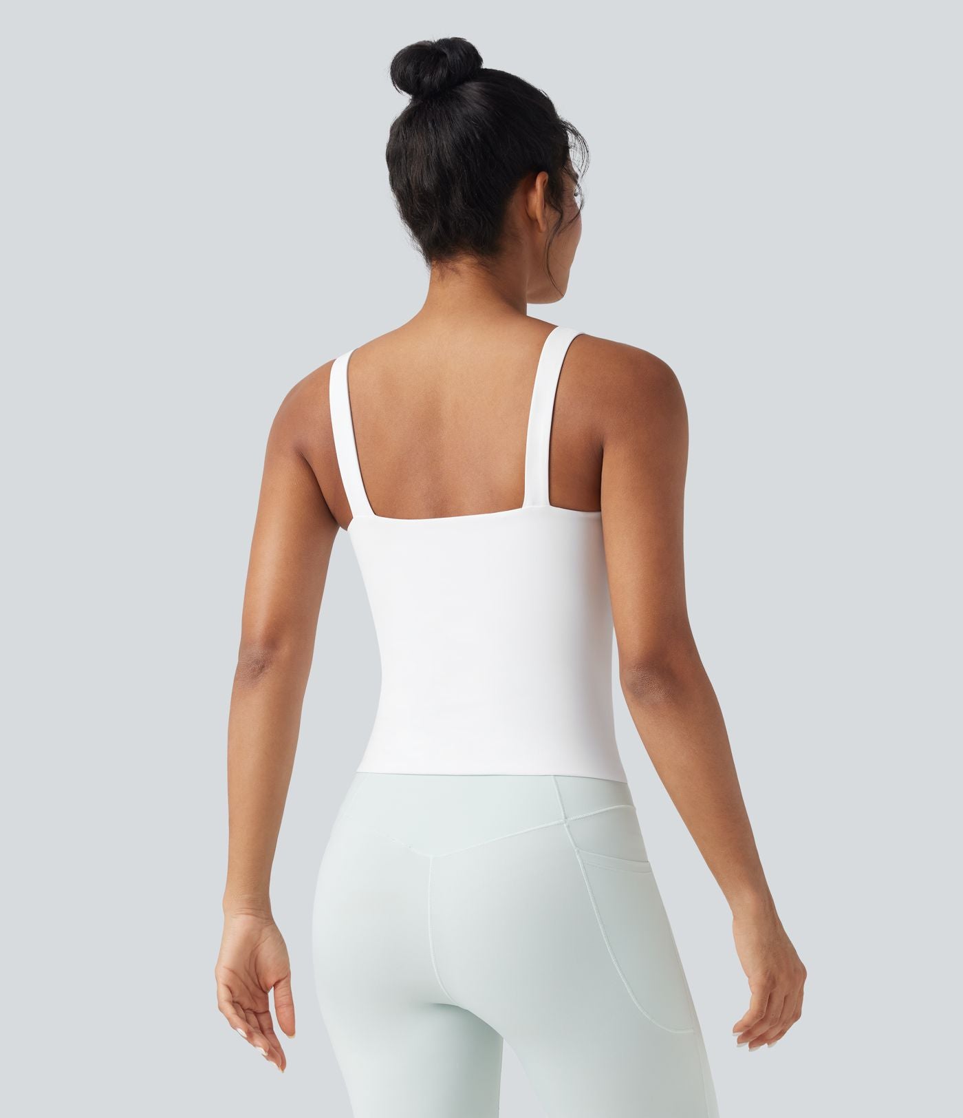 Débardeur de yoga SoftlyZero™ aéré torsadé à découpes - longueur étendue - UPF50+