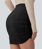Jupe-short mini moulante taille haute gainante froncée en daim avec ourlet arrondi