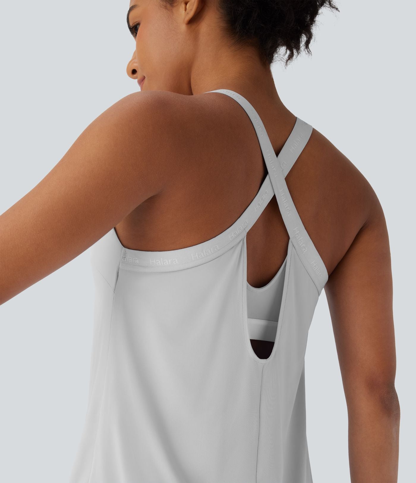 Débardeur yoga dos nu col U avec bretelles croisées, ourlet arrondi et effet frais InstantCool, protection solaire UPF50+