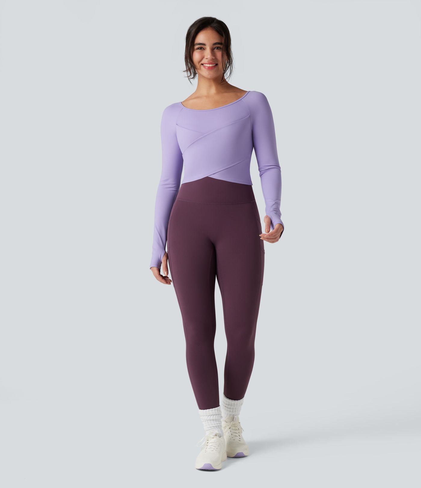 Top de sport yoga SoftlyZero™ Plush col rond ourlet croisé manches longues avec trous pouces