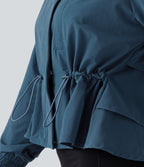 Veste cape d'entraînement à capuche amovible avec cordon de serrage, mesh contrastant et ourlet à volants avec poche