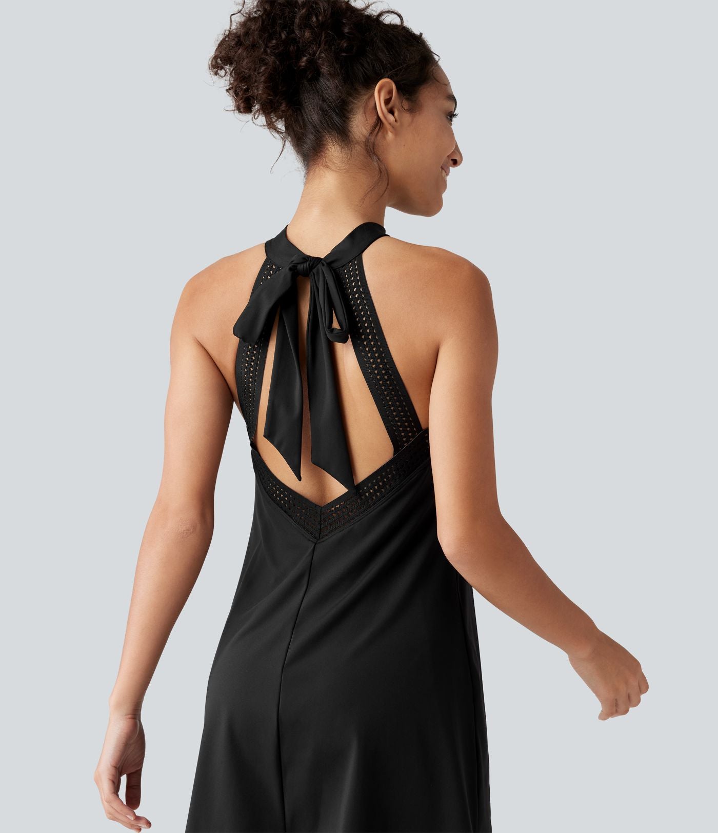 Robe-short mini SoftlyZero™ Airy effet frais InstantCool pour le yoga longueur allongée avec dos noué, coussinets amovibles, poche et protection solaire UPF50+
