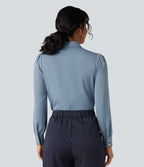 Chemise esprit bureau défroissage facile avec col lavallière, manches longues bouffantes et zip invisible au dos