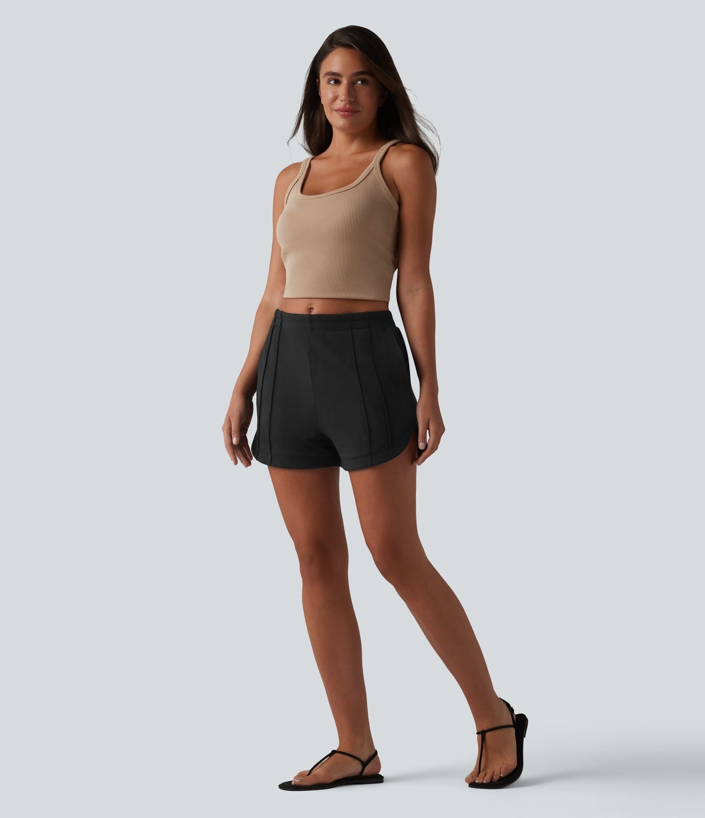 Short casual taille mi-haute à plis piqués, ourlet arrondi et poches, 7,5 cm
