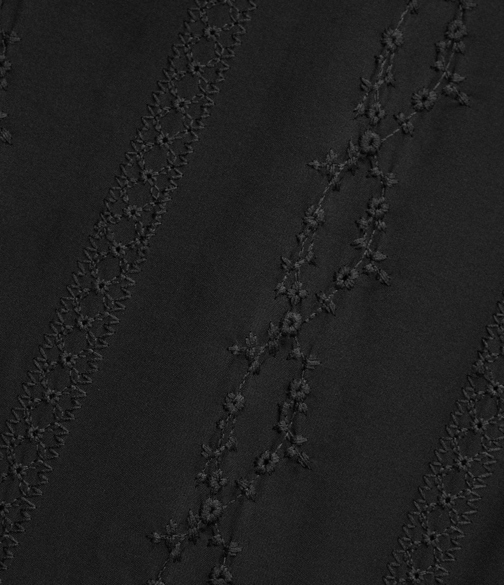 Robe mini sans manches à col rond brodée