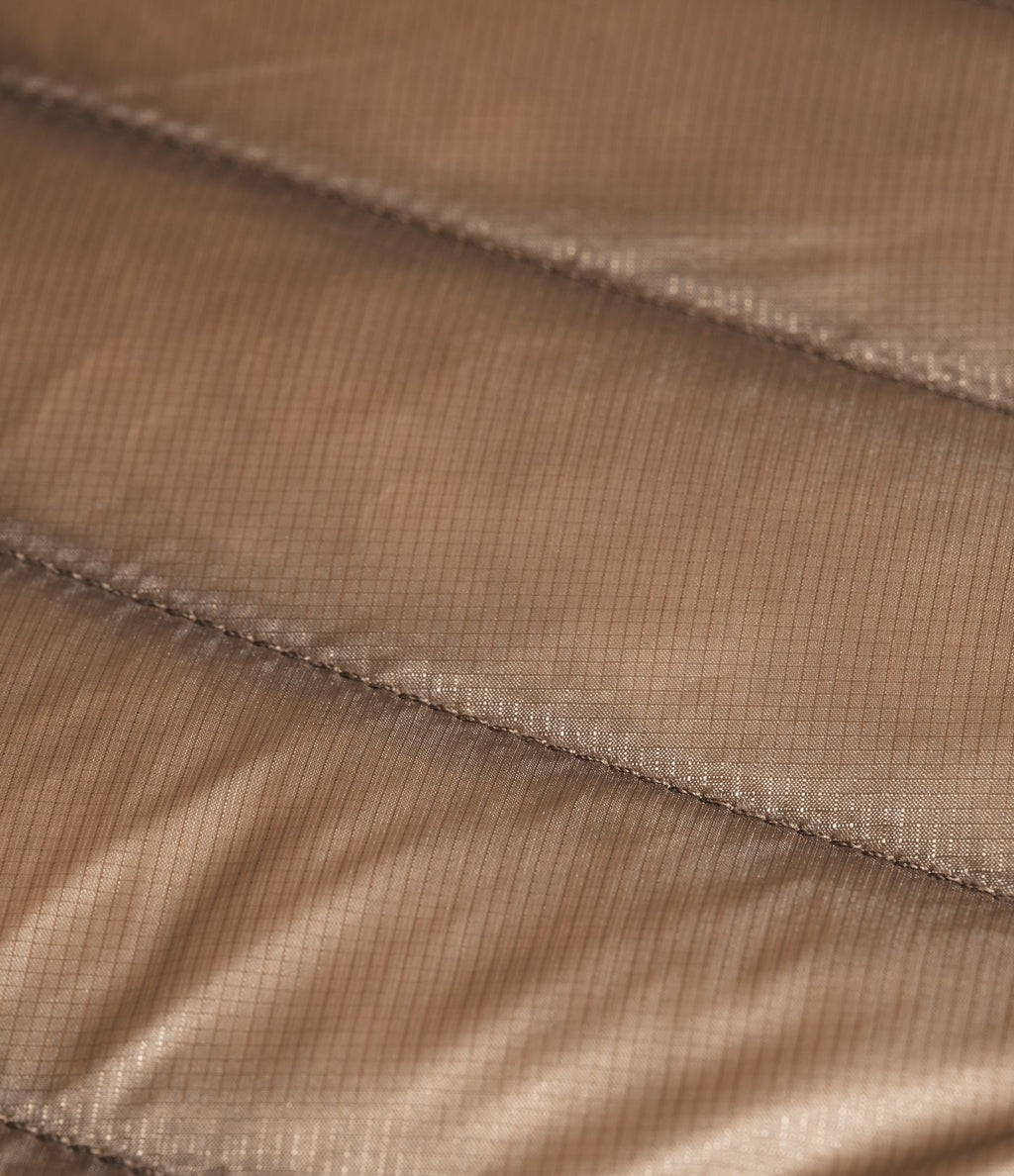Veste casual compactable en duvet synthétique zippée à col montant et manches longues avec poches