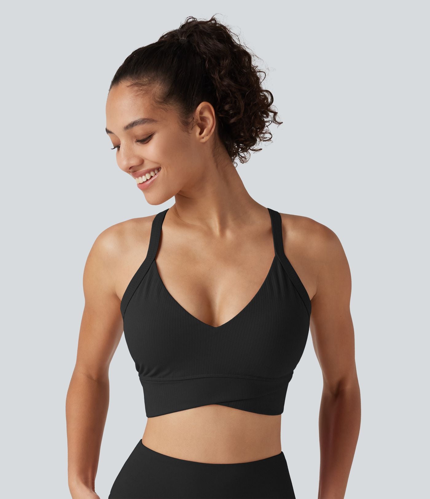 Brassière de yoga Halara UltraSculpt™ côtelée maintien léger à col V avec coussinets amovibles