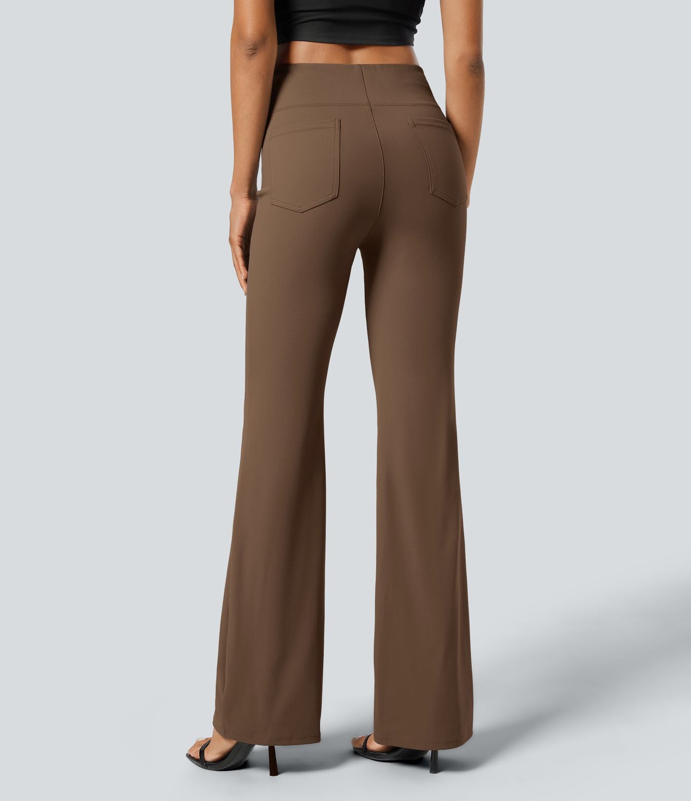 Pantalon tailleur légèrement évasé taille haute avec poches arrière Halara Flex™