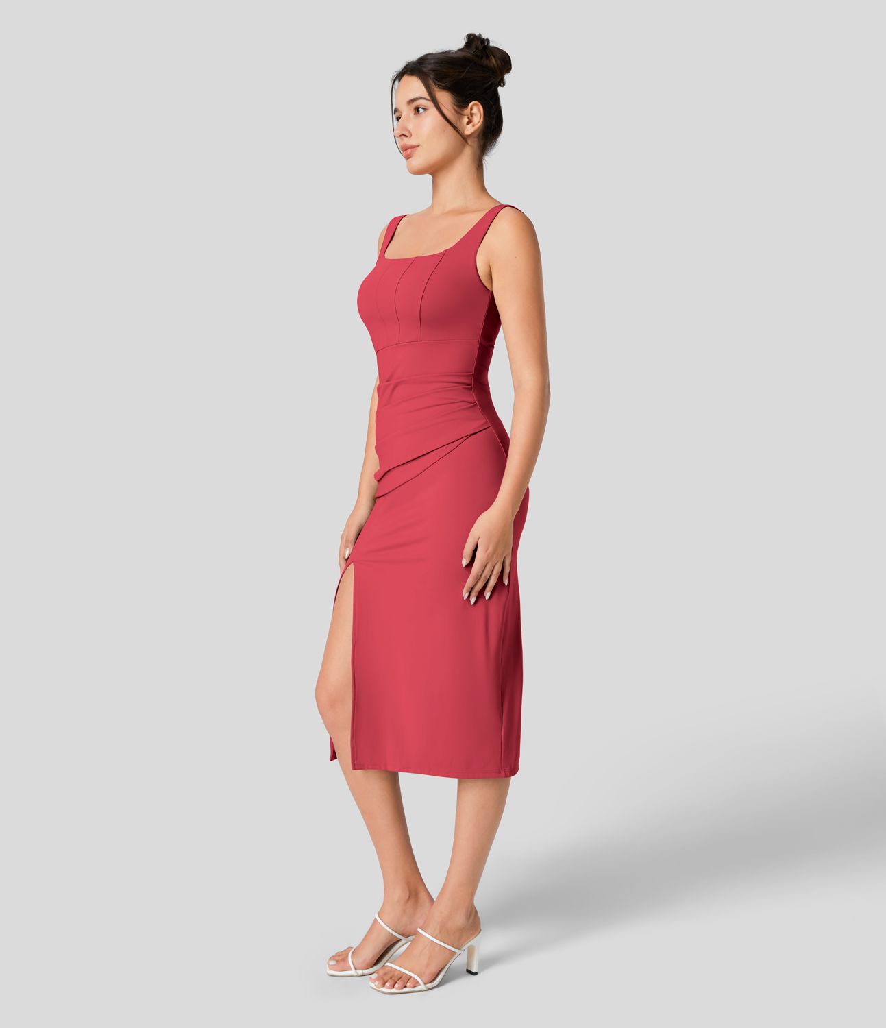 Robe corset midi moulante ruchée à encolure carrée, dos nu, brassière intégrée