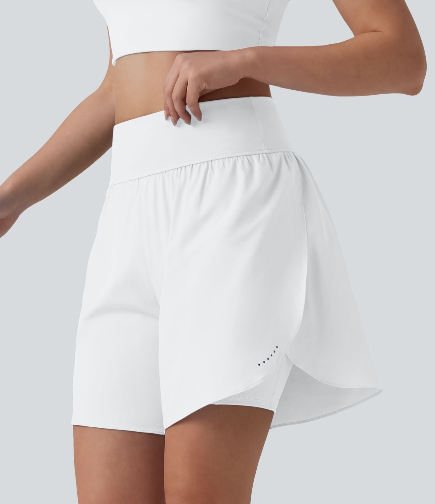SoftlyZero™ QuickDry Short running 2-en-1 gainant taille haute à pois réfléchissants et ourlet croisé 17,5 cm avec poches