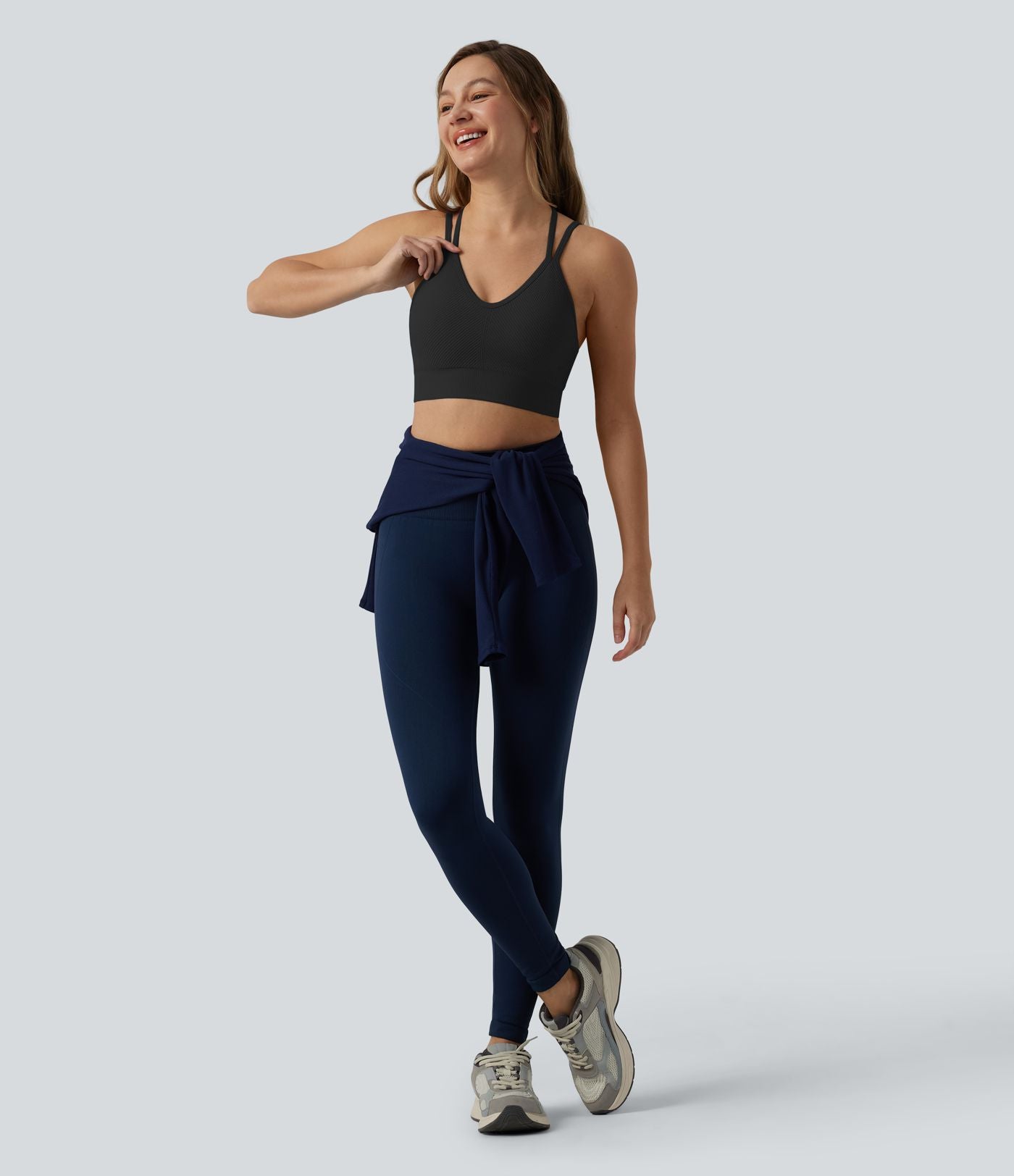 Brassière de sport yoga OneForm sans couture Flow maintien léger col V dos croisé ouvert avec soutien-gorge intégré, coupe cropped