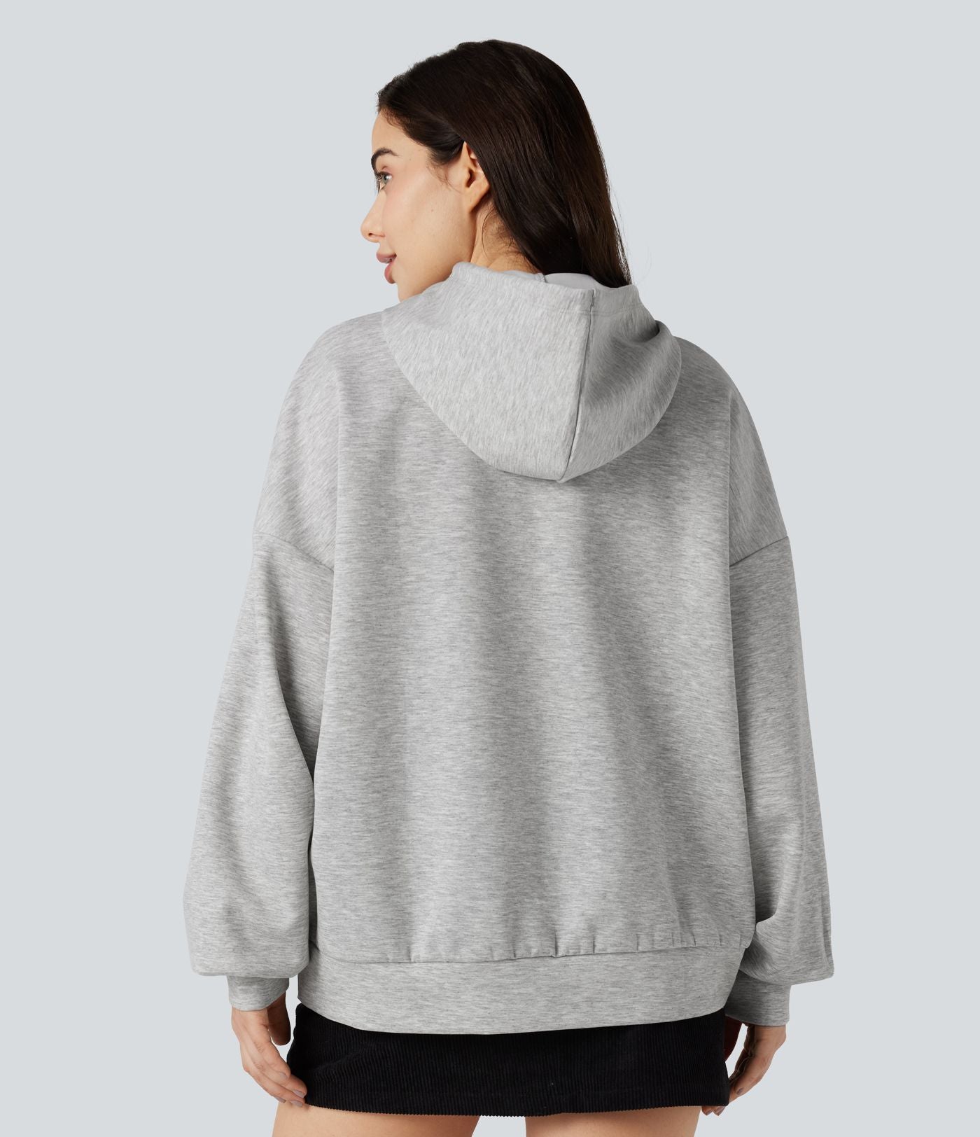 Sweat-shirt à capuche manches longues avec poches