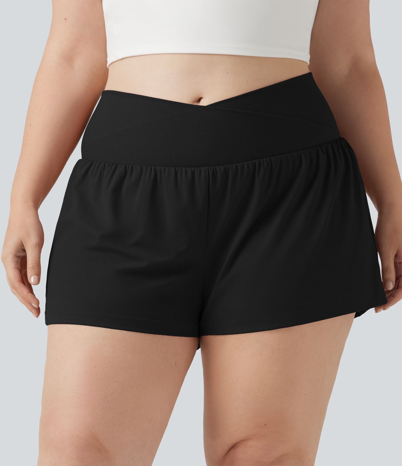 Short de yoga 2-en-1 grande taille à taille haute croisée en SoftlyZero™ Airy à effet frais InstantCool 7,5 cm avec poches