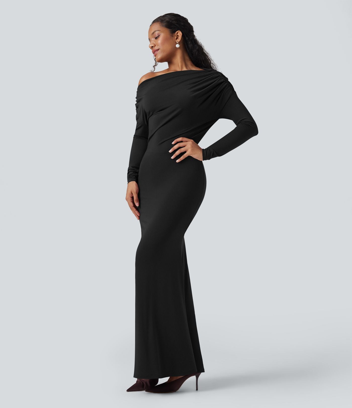 Robe sirène longue à manches longues, épaules dénudées