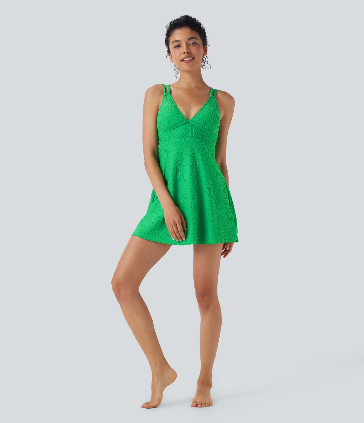 Robe de bain courte 2-en-1 dos nu ajourée