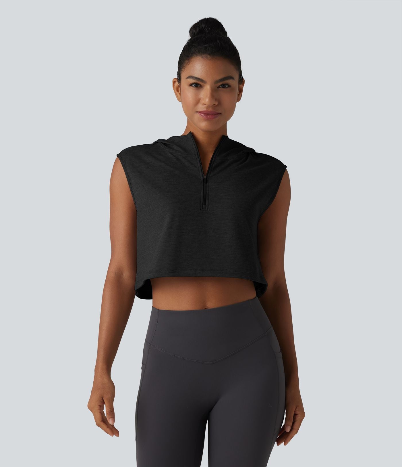 Débardeur de yoga court à capuche avec demi-zip
