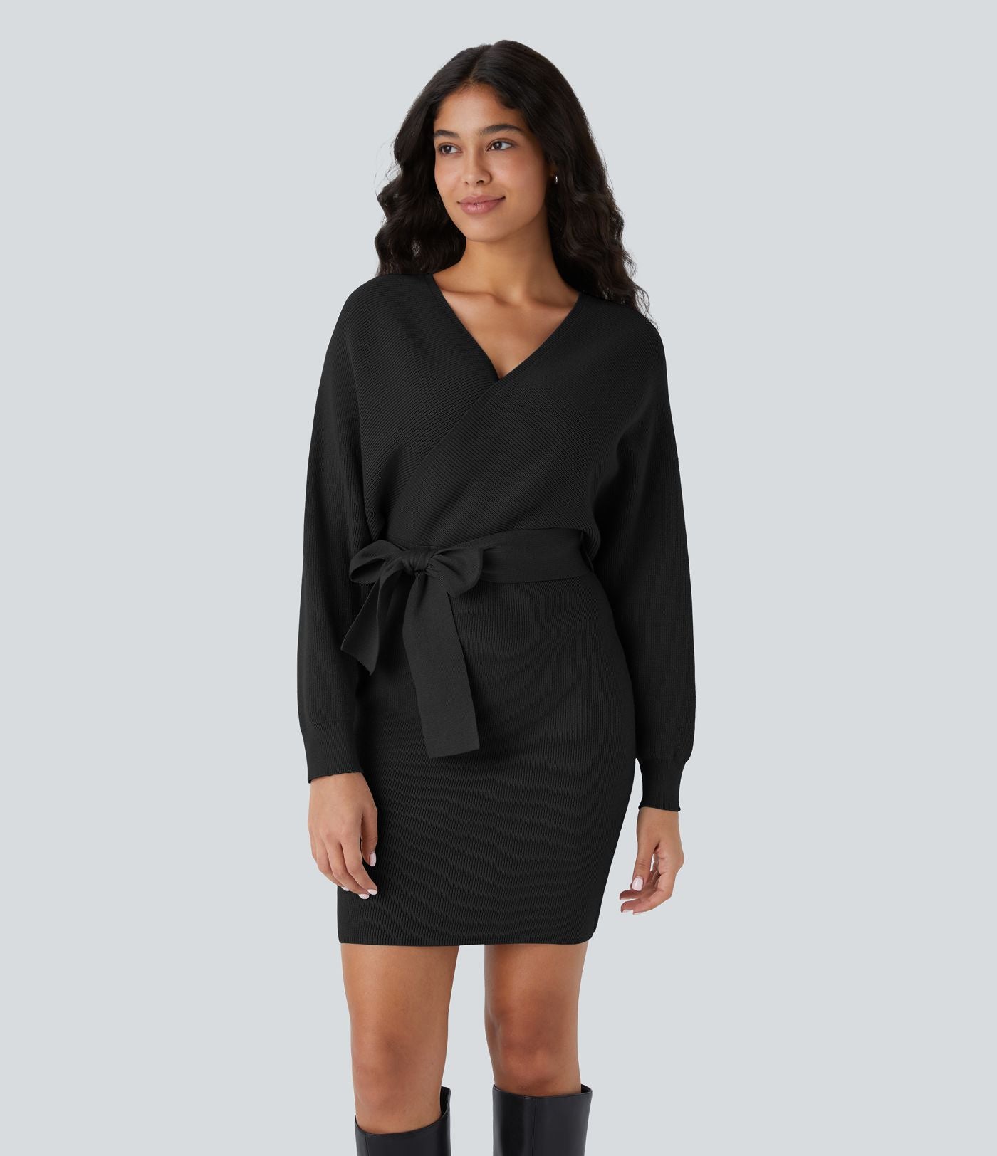 Robe-pull courte décontractée à col V croisé, manches chauve-souris longues et ceinture