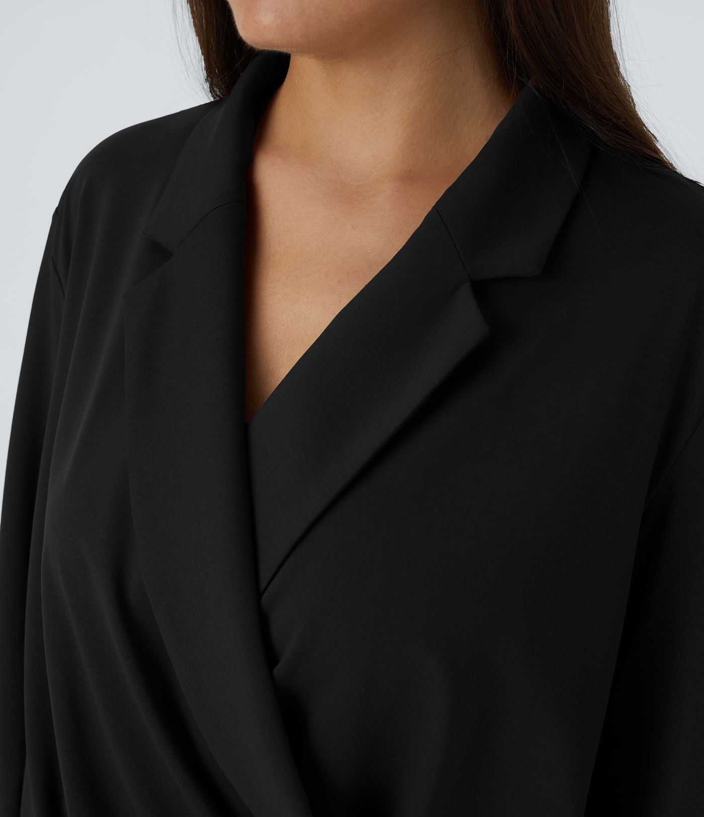 Chemise de travail à col cranté, coupe croisée et manches longues