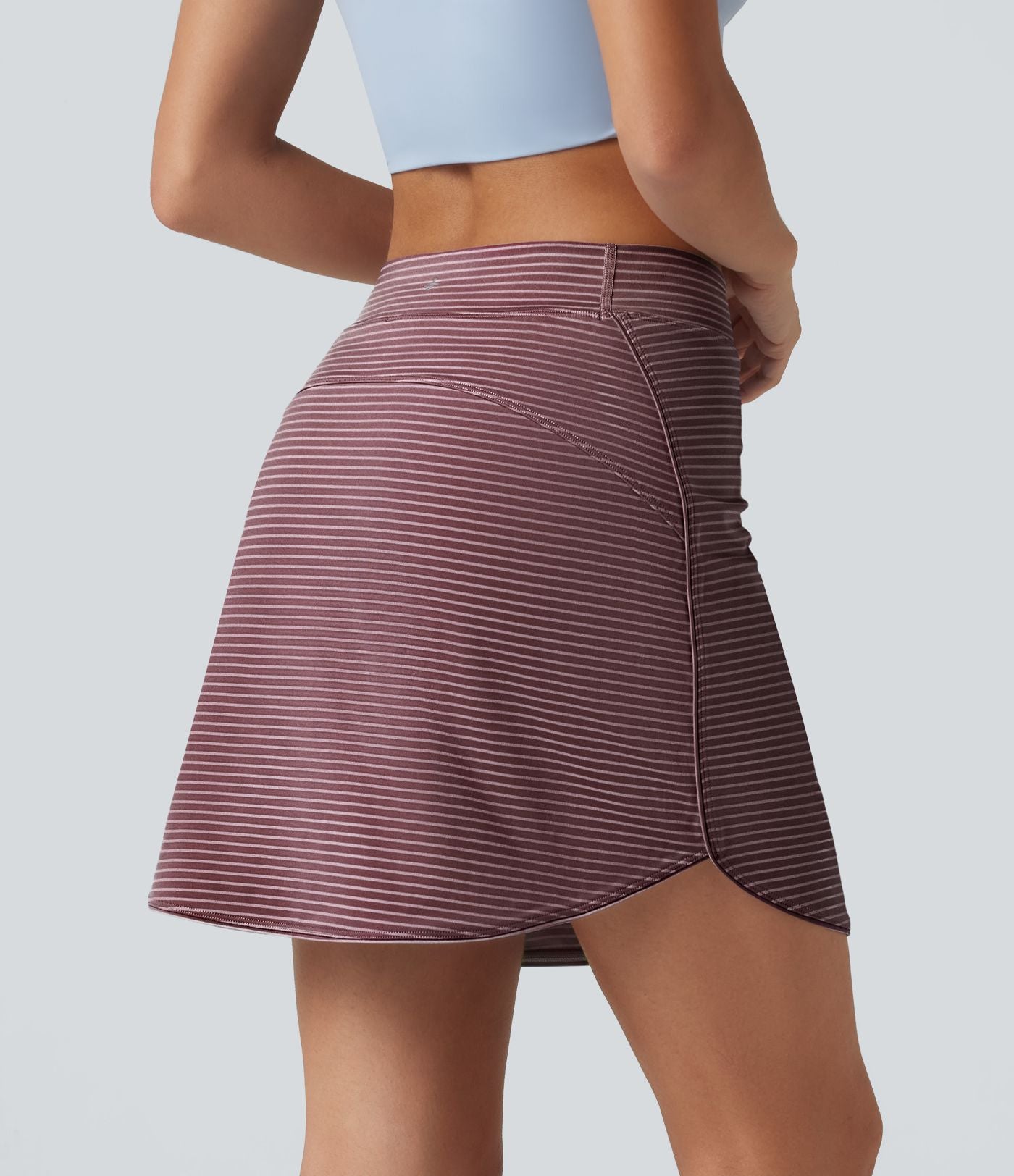 Jupe de golf mini moulante 2-en-1 taille haute à rayures à poches — longueur prolongée