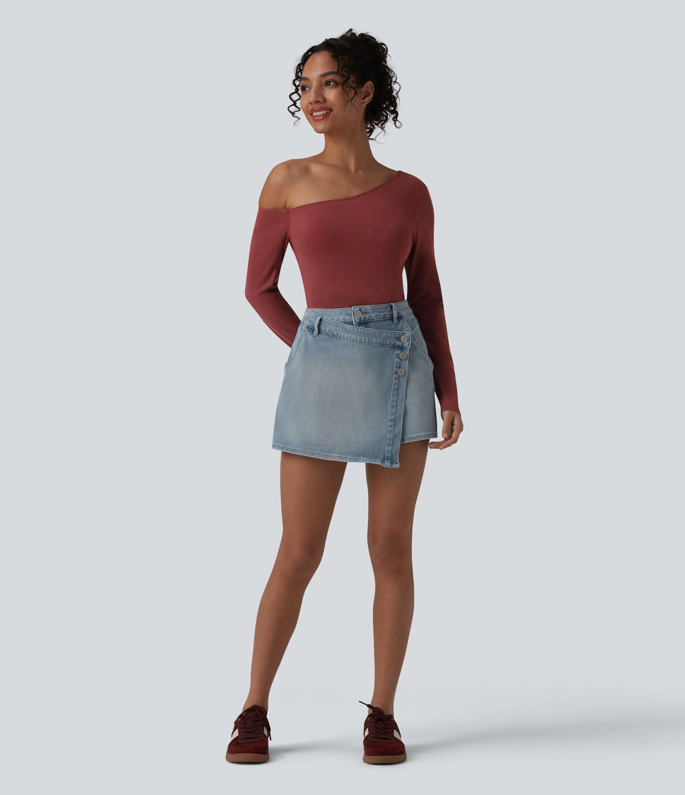 Body SoftlyZero™ Airy décontracté asymétrique à épaule dénudée manches longues effet frais InstantCool avec brassière intégrée