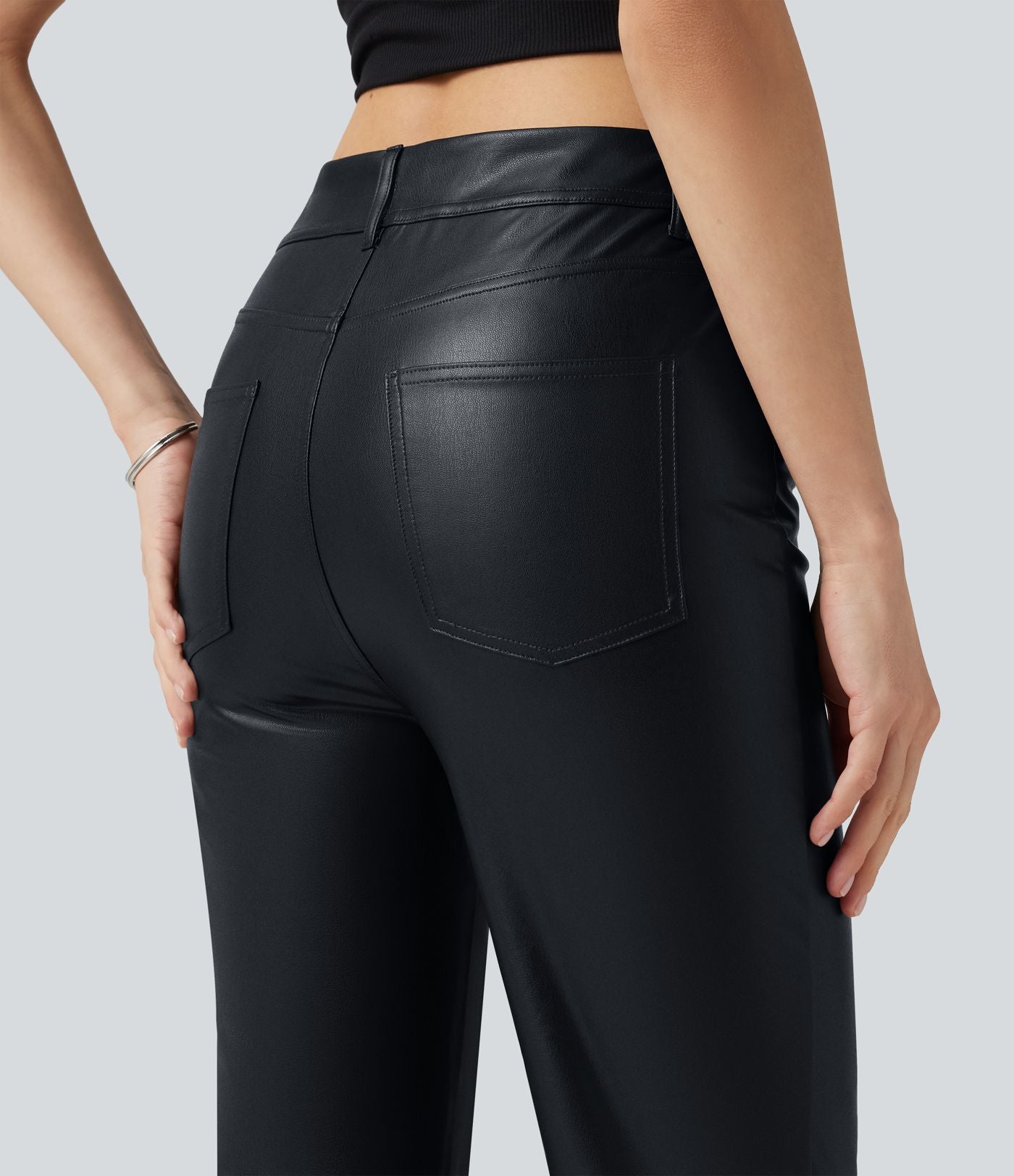 Pantalon bootcut taille mi-haute en simili stretch avec poches