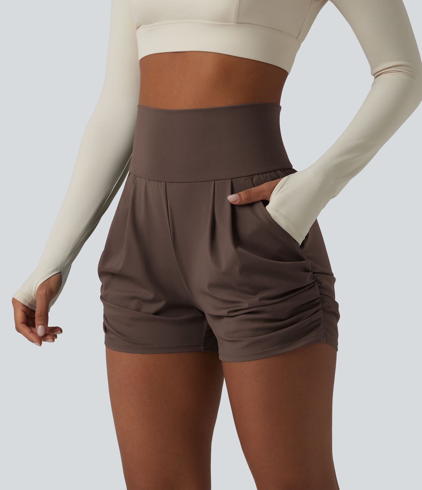 Short de yoga SoftlyZero™ Airy taille haute froncé effet frais InstantCool 7,5 cm avec poches