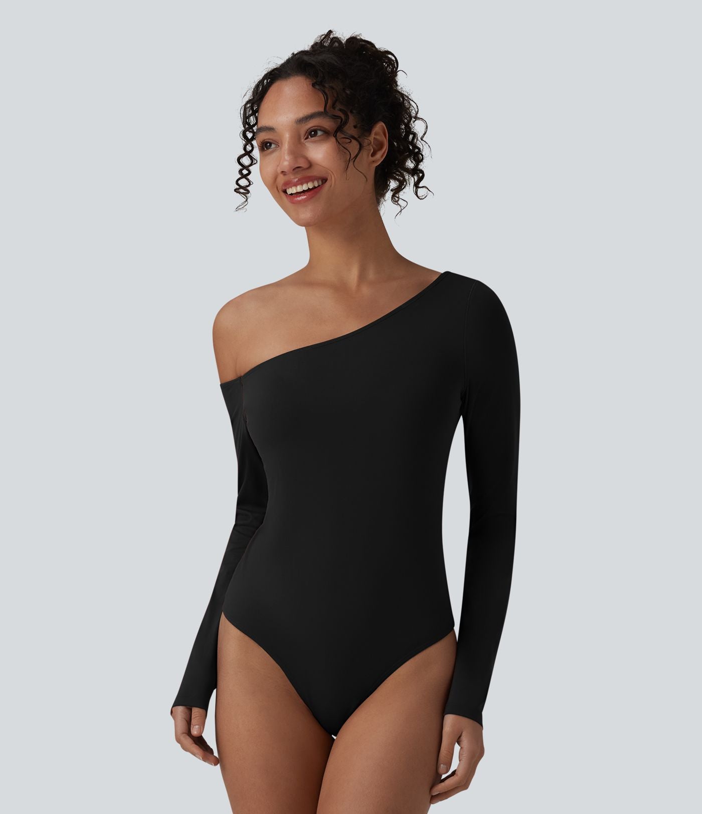 Body SoftlyZero™ Airy décontracté asymétrique à épaule dénudée manches longues effet frais InstantCool avec brassière intégrée