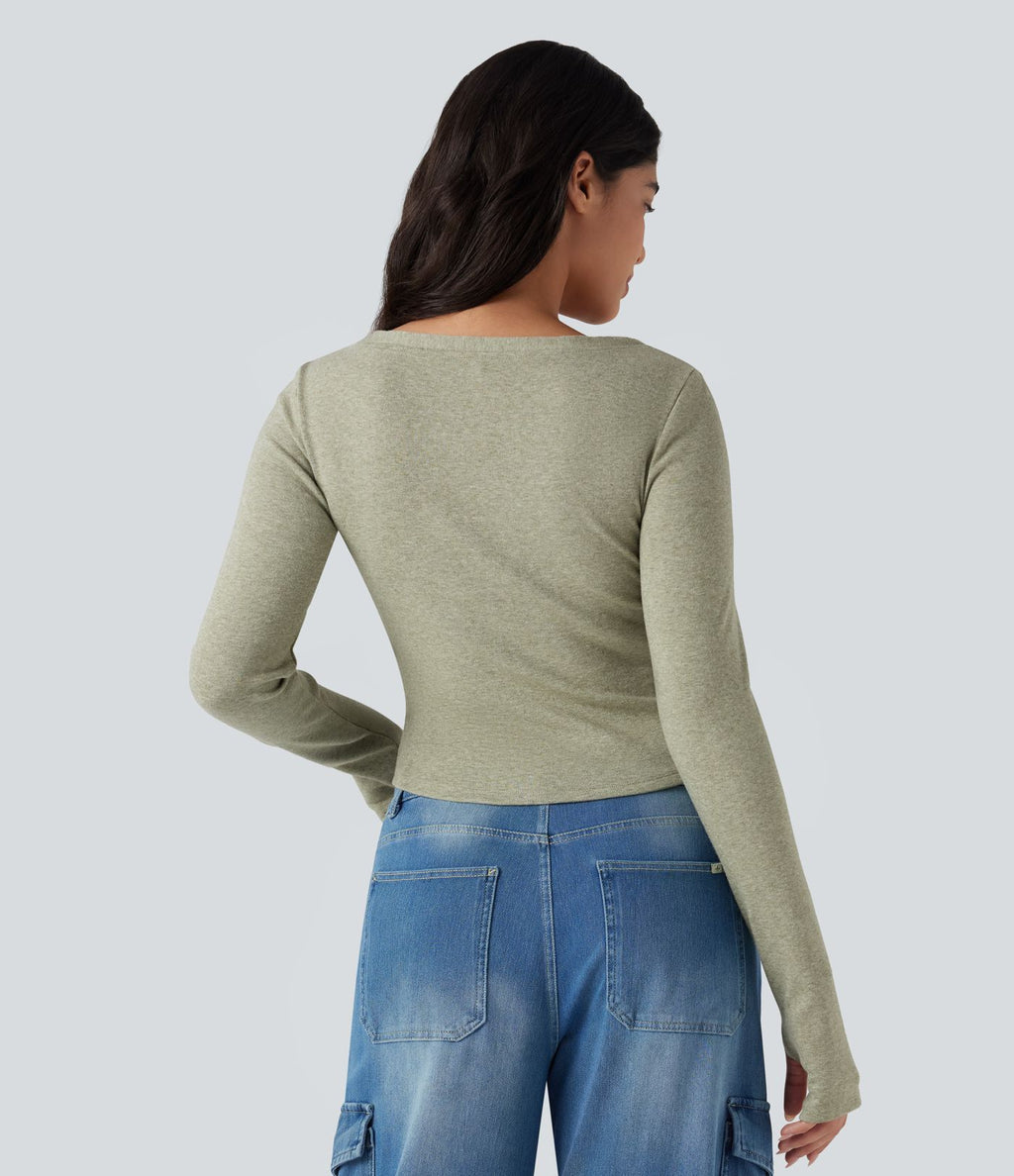 T-shirt court col cœur manches longues avec trous pouces