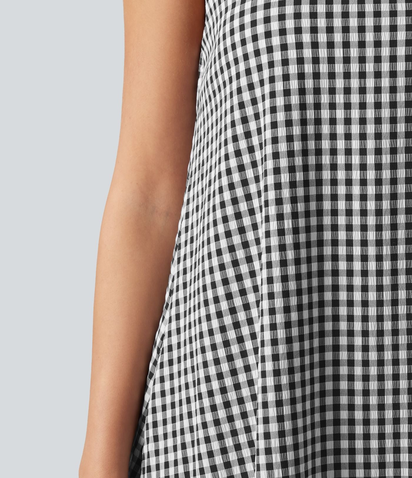 Robe débardeur midi décontractée à col rond sans manches avec soutien-gorge intégré en tissu froissé vichy avec poches