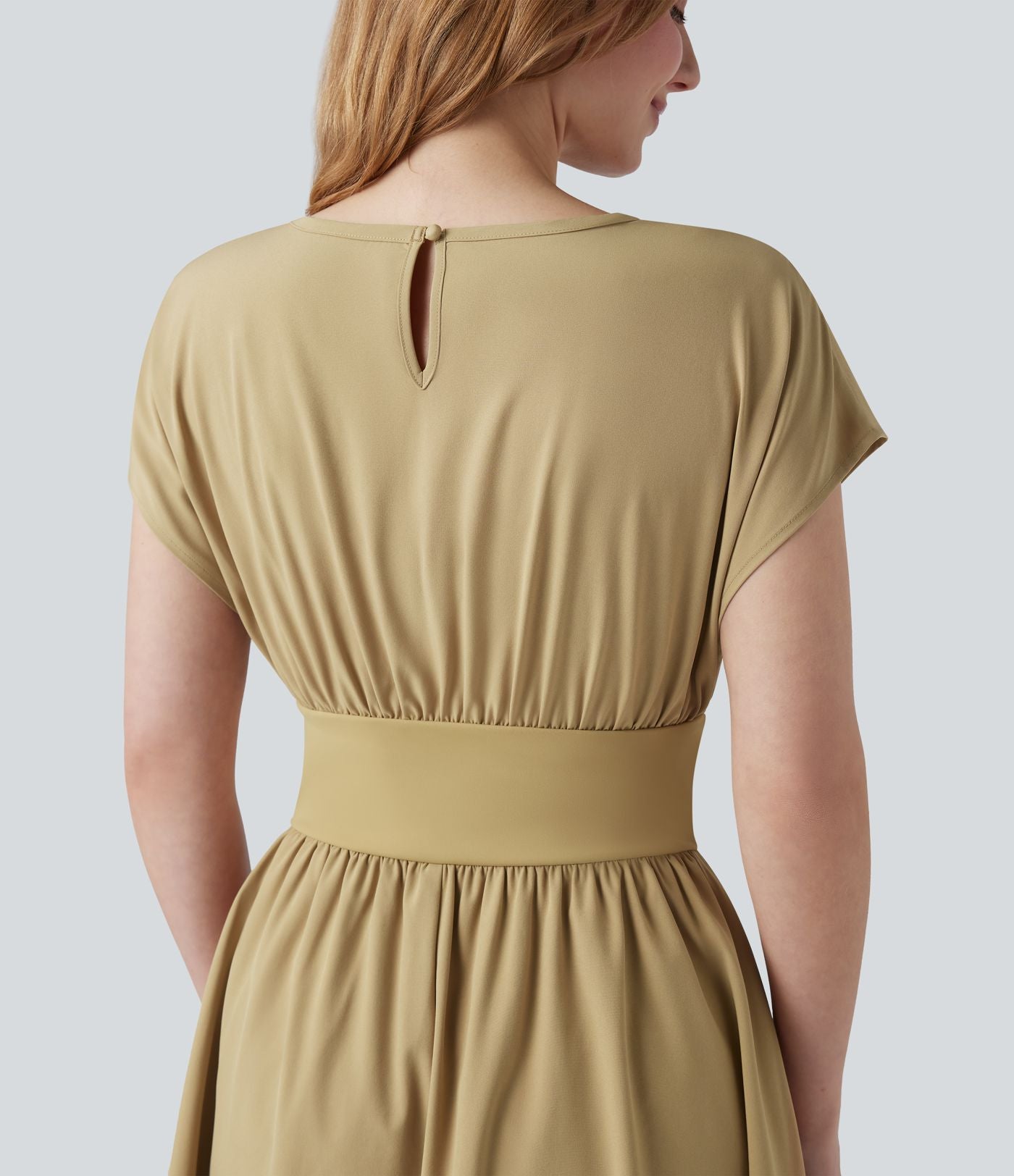 Robe de travail mini Breezeful™ manches chauve-souris courtes fluide séchage rapide avec poches latérales