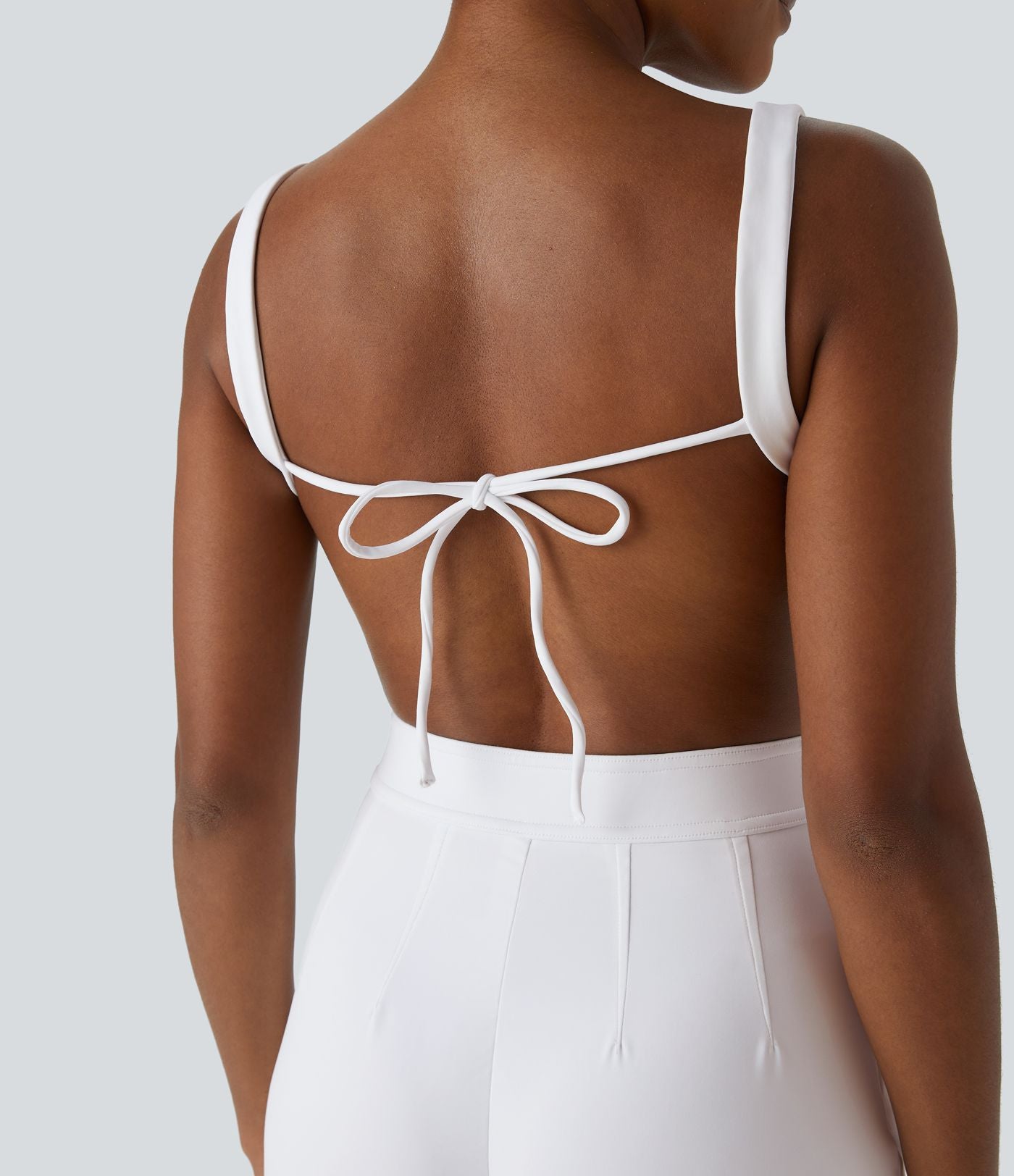 Combinaison SoftlyZero™ Airy invitée de mariage et demoiselle d'honneur dos nu avec nœud au dos, poches latérales effet frais InstantCool