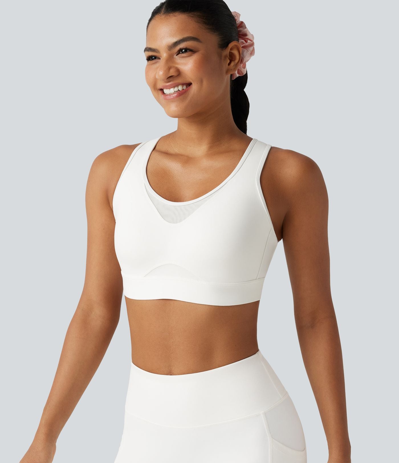 Brassière de sport d'entraînement maintien fort en mesh contrasté avec boucle ajustable et coussinets non amovibles