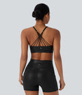 Brassière de sport en similicuir à faible maintien, dos nu, bretelles croisées ajustables et séchage rapide pour yoga