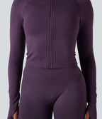 Veste de yoga courte ajustée Seamless Flow à col montant, manches longues et trous pour les pouces