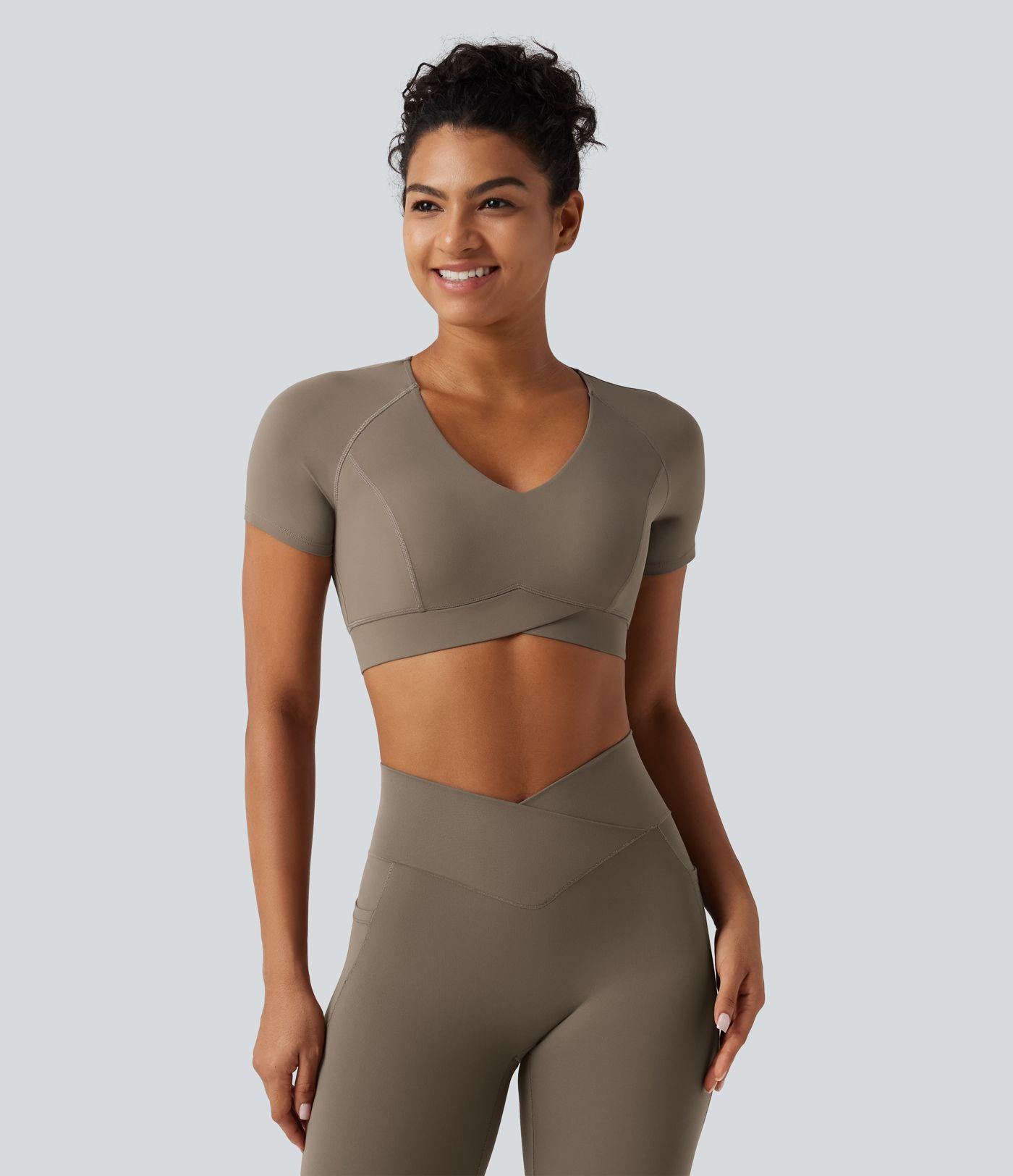Crop top col V manches courtes Halara UltraSculpt™, base croisée et coussinets amovibles