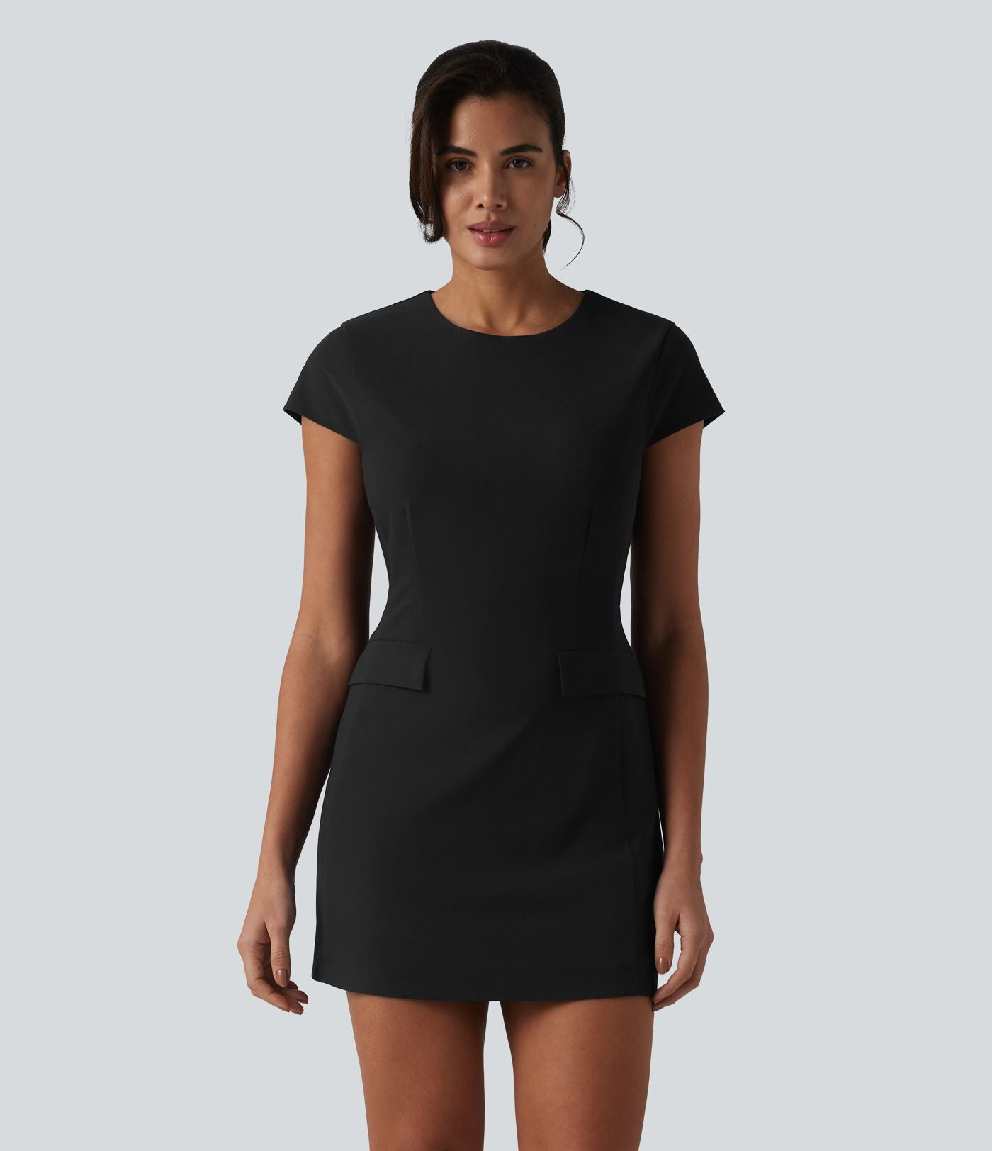 Robe de bureau mini moulante col rond manches courtes avec fermeture éclair invisible et poches