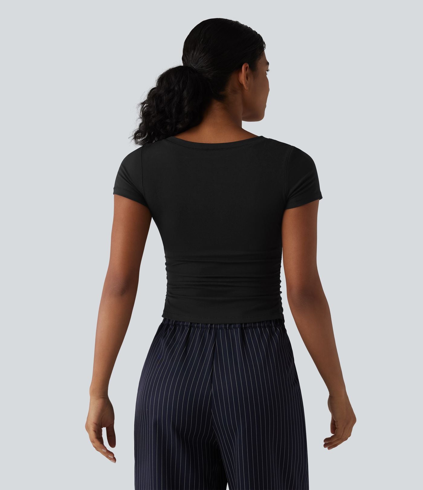 T-shirt décontracté col V manches courtes en jersey de coton avec soutien-gorge intégré push-up et fronces