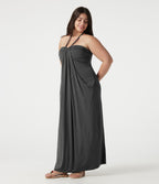 Robe maxi grande taille à col halter avec brassière intégrée, lien noué au dos et poches