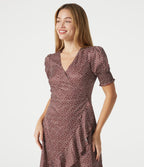 Robe casual midi col V à manches courtes à pois avec ourlet à volants